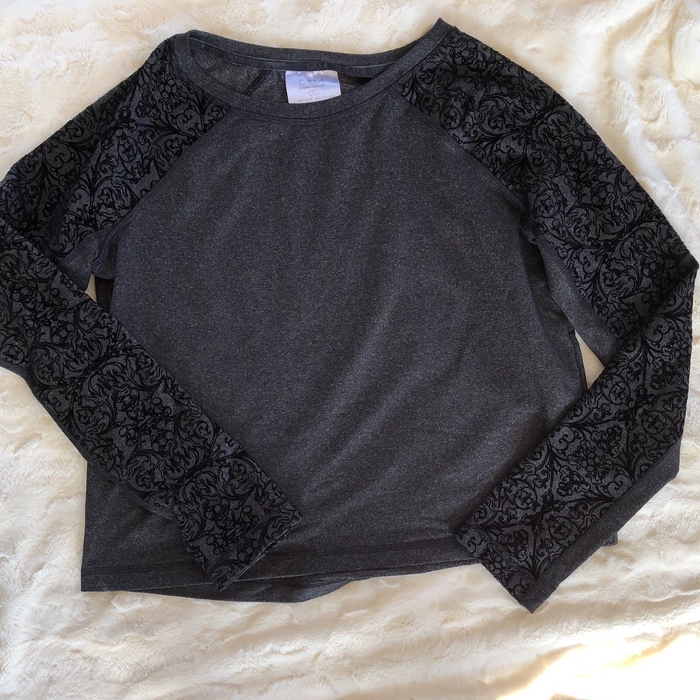 Callia Limited Edition Gray and Black Sleeve Activewear Top-S
